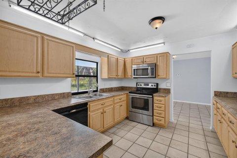 House in Port St. Lucie, Florida 2 bedrooms, 132.11 sq.m. № 2190261 - photo 12