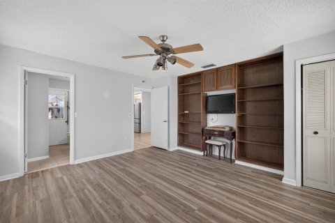 House in Port St. Lucie, Florida 2 bedrooms, 132.11 sq.m. № 2190261 - photo 19