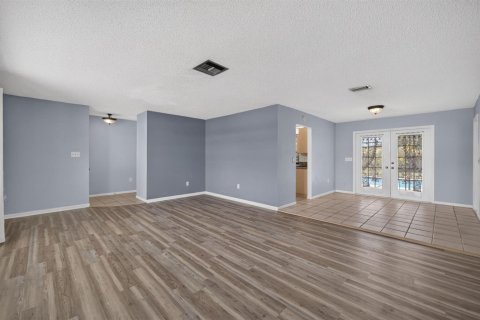 House in Port St. Lucie, Florida 2 bedrooms, 132.11 sq.m. № 2190261 - photo 6