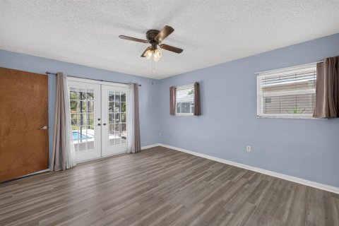 House in Port St. Lucie, Florida 2 bedrooms, 132.11 sq.m. № 2190261 - photo 23
