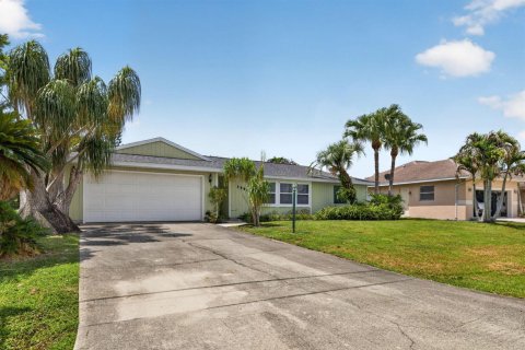 House in Port St. Lucie, Florida 2 bedrooms, 132.11 sq.m. № 2190261 - photo 4