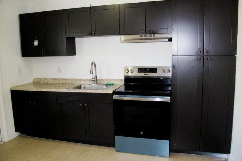 House in Pompano Beach, Florida 2 bedrooms, 72.46 sq.m. № 2083855 - photo 17