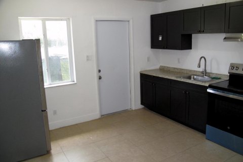 House in Pompano Beach, Florida 2 bedrooms, 72.46 sq.m. № 2083855 - photo 18