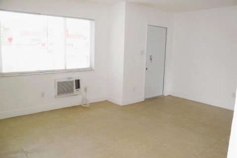 House in Pompano Beach, Florida 2 bedrooms, 72.46 sq.m. № 2083855 - photo 13