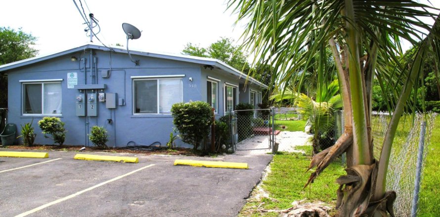 House in Pompano Beach, Florida 2 bedrooms, 72.46 sq.m. № 2083855