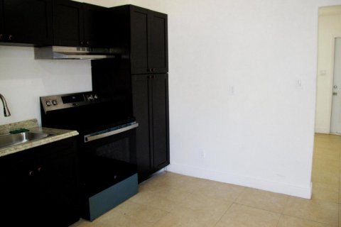 House in Pompano Beach, Florida 2 bedrooms, 72.46 sq.m. № 2083855 - photo 16