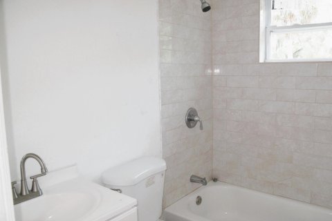 House in Pompano Beach, Florida 2 bedrooms, 72.46 sq.m. № 2083855 - photo 11