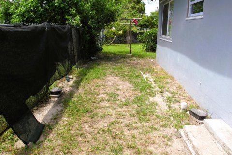 House in Pompano Beach, Florida 2 bedrooms, 72.46 sq.m. № 2083855 - photo 19