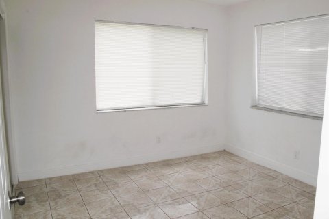 House in Pompano Beach, Florida 2 bedrooms, 72.46 sq.m. № 2083855 - photo 7
