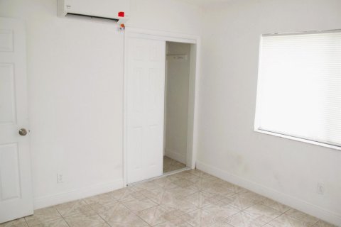 House in Pompano Beach, Florida 2 bedrooms, 72.46 sq.m. № 2083855 - photo 8