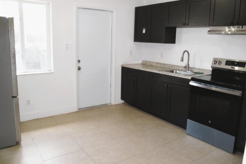 House in Pompano Beach, Florida 2 bedrooms, 72.46 sq.m. № 2083855 - photo 15