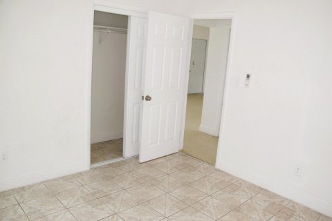 House in Pompano Beach, Florida 2 bedrooms, 72.46 sq.m. № 2083855 - photo 10