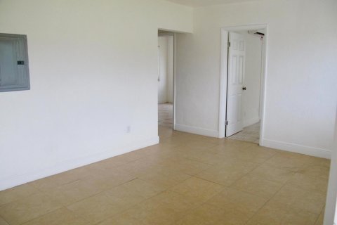 House in Pompano Beach, Florida 2 bedrooms, 72.46 sq.m. № 2083855 - photo 4