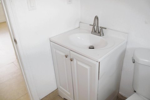 House in Pompano Beach, Florida 2 bedrooms, 72.46 sq.m. № 2083855 - photo 12