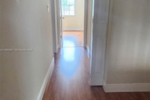 Townhouse in Miami, Florida 3 bedrooms, 129.32 sq.m. № 2005935 - photo 13