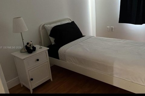 Townhouse in Miami, Florida 3 bedrooms, 129.32 sq.m. № 2005935 - photo 11