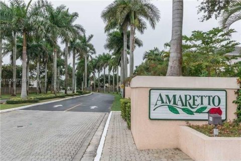 Townhouse in Miami, Florida 3 bedrooms, 129.32 sq.m. № 2005935