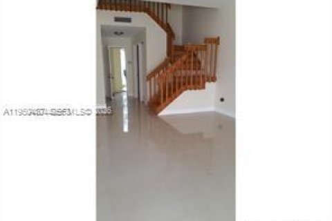 Townhouse in Miami, Florida 3 bedrooms, 129.32 sq.m. № 2005935 - photo 17