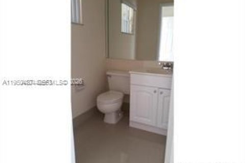 Townhouse in Miami, Florida 3 bedrooms, 129.32 sq.m. № 2005935 - photo 16