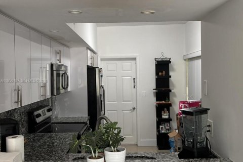 Townhouse in Miami, Florida 3 bedrooms, 129.32 sq.m. № 2005935 - photo 4