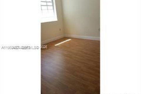 Townhouse in Miami, Florida 3 bedrooms, 129.32 sq.m. № 2005935 - photo 14