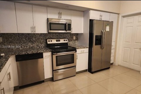 Townhouse in Miami, Florida 3 bedrooms, 129.32 sq.m. № 2005935 - photo 5