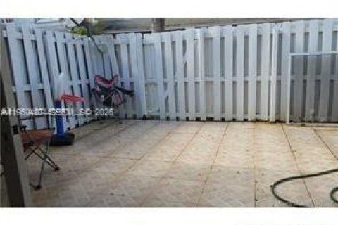 Townhouse in Miami, Florida 3 bedrooms, 129.32 sq.m. № 2005935 - photo 12