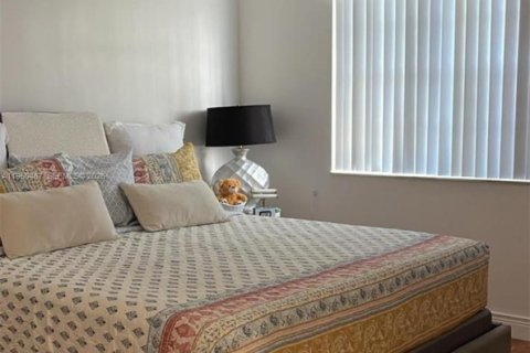 Townhouse in Miami, Florida 3 bedrooms, 129.32 sq.m. № 2005935 - photo 8