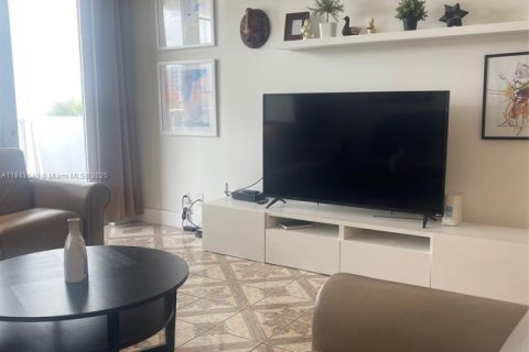 Condominio en alquiler en Hollywood, Florida, 1 dormitorio, 84.17 m2 № 2035214 - foto 9