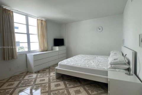 Condominio en alquiler en Hollywood, Florida, 1 dormitorio, 84.17 m2 № 2035214 - foto 13