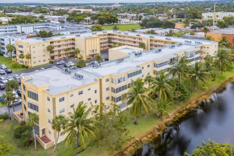 Condo in Lauderdale Lakes, Florida, 2 bedrooms  № 2004121 - photo 23