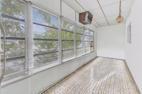 Condo in Lauderdale Lakes, Florida, 2 bedrooms  № 2004121 - photo 11