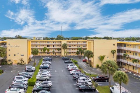 Condo in Lauderdale Lakes, Florida, 2 bedrooms  № 2004121 - photo 14