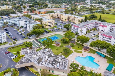 Condo in Lauderdale Lakes, Florida, 2 bedrooms  № 2004121 - photo 28
