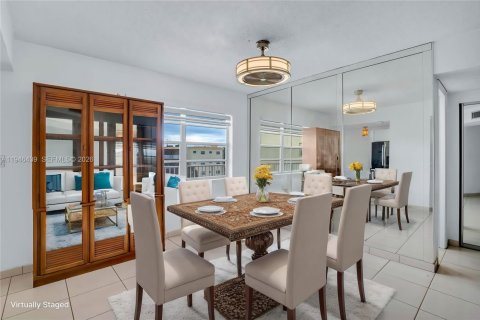 Condo in Lauderdale Lakes, Florida, 2 bedrooms  № 2004121 - photo 3