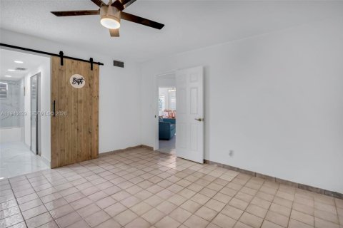 Condo in Lauderdale Lakes, Florida, 2 bedrooms  № 2004121 - photo 7