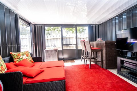 Casa en venta en Oakland Park, Florida, 2 dormitorios, 91.32 m2 № 2022617 - foto 19