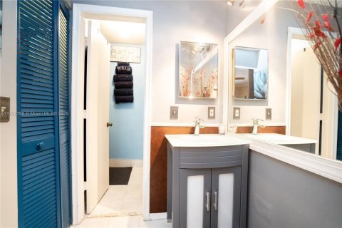 Casa en venta en Oakland Park, Florida, 2 dormitorios, 91.32 m2 № 2022617 - foto 16