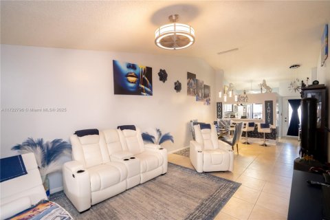 Casa en venta en Oakland Park, Florida, 2 dormitorios, 91.32 m2 № 2022617 - foto 4