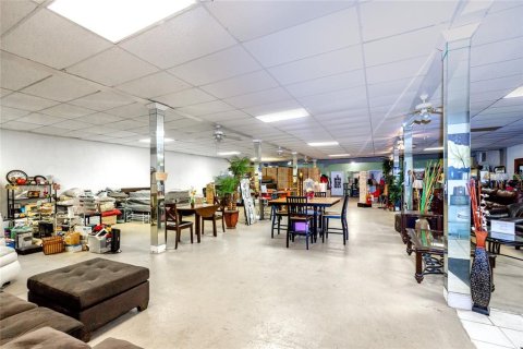 Propiedad comercial en venta en Saint Petersburg, Florida, 409.98 m2 № 218825 - foto 12