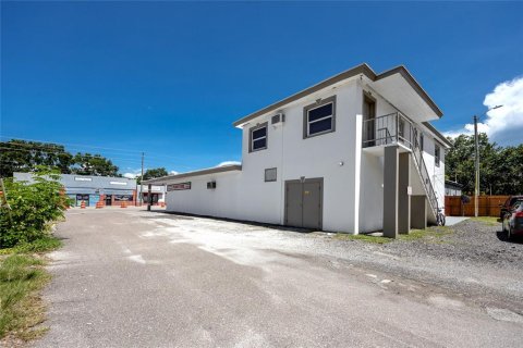 Propiedad comercial en venta en Saint Petersburg, Florida, 409.98 m2 № 218825 - foto 2