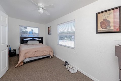 Propiedad comercial en venta en Saint Petersburg, Florida, 409.98 m2 № 218825 - foto 30