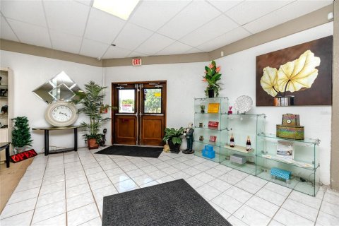 Propiedad comercial en venta en Saint Petersburg, Florida, 409.98 m2 № 218825 - foto 10