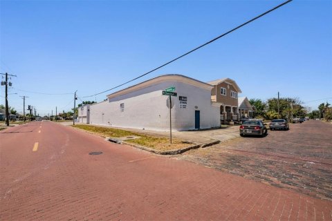 Immobilier commercial à louer à Tampa, Floride: 297.94 m2 № 2214696 - photo 2