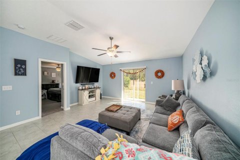 House in Zephyrhills, Florida 4 bedrooms, 168.15 sq.m. № 1552454 - photo 5