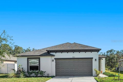 House in Zephyrhills, Florida 4 bedrooms, 168.15 sq.m. № 1552454 - photo 1