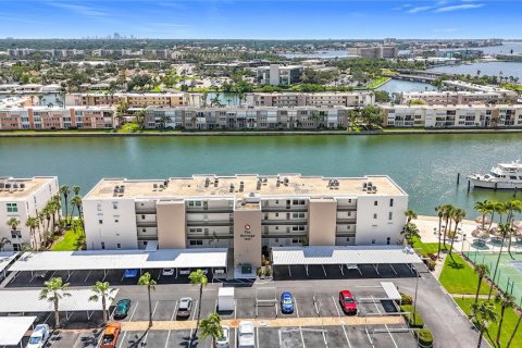 Condominio en venta en South Pasadena, Florida, 2 dormitorios, 97.08 m2 № 1883671 - foto 1