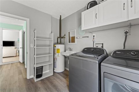 Villa ou maison à vendre à Venice, Floride: 2 chambres, 164.99 m2 № 2416479 - photo 29