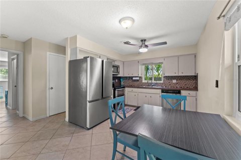 Villa ou maison à vendre à Venice, Floride: 2 chambres, 164.99 m2 № 2416479 - photo 18