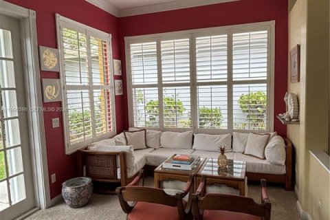 Снять в аренду виллу или дом в Палм Сити, Флорида 3 спальни, 181.35м2, № 2060450 - фото 2